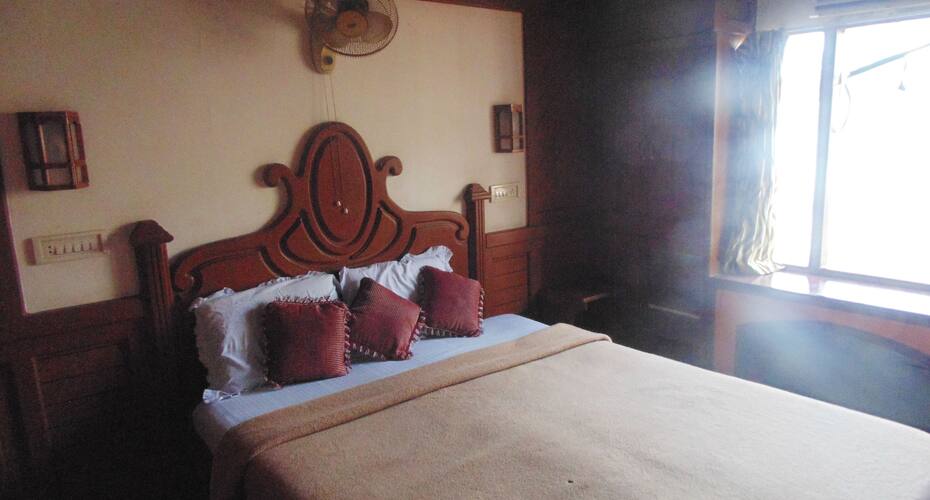 Cheravally Premium Houseboat, Alleppey 4